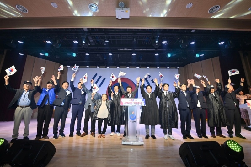 (사진1)하남시 제80주년 광복절 기념식 개최… 세대를 잇는 음악으로 광복의 의미 되새겨.jpg