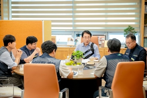 (사진1)조성대 남양주시의회 의장, 민주노총 전국건설노동조합 임원진과 간담회 가져.jpg