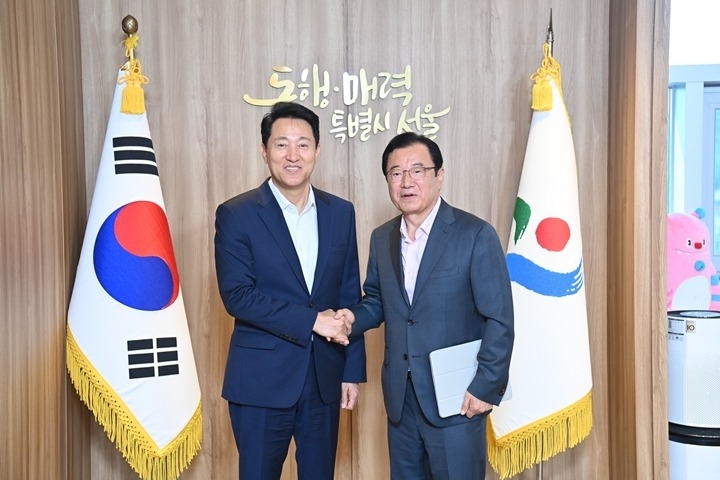 (사진1)이현재 하남시장, 위례신사선 하남연장 건의 서울시장 “적극 검토” 화답.jpg