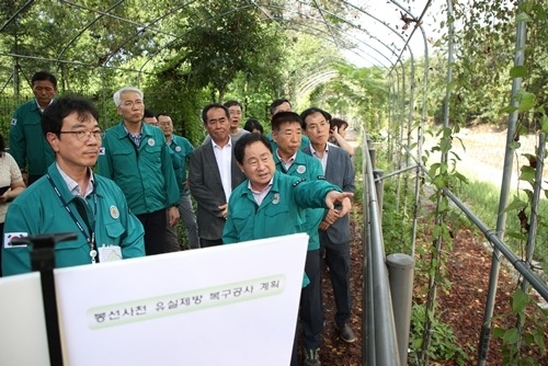 (0826)[정책기획과]남양주시, 수해복구 현장과 재해방지 시설 현장점검… 8월 ‘정책현장 투어’ 진행(봉선사천2).jpg
