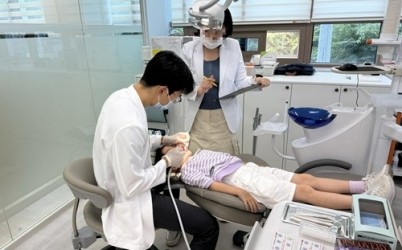 (0806)[동부보건소 건강증진과]남양주시 동부보건소, 초등학생 대상 어린이 불소도포사업 운영(사진2).jpg width: 100%; height : 150px