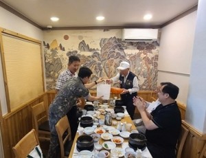 (0807)[다산2동]남양주시 다산2동 방위협의회, 참전유공자 위안행사 개최(기념품전달).jpg