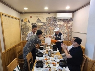 (0807)[다산2동]남양주시 다산2동 방위협의회, 참전유공자 위안행사 개최(기념품전달).jpg