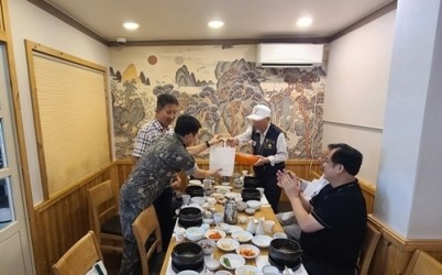 (0807)[다산2동]남양주시 다산2동 방위협의회, 참전유공자 위안행사 개최(기념품전달).jpg width: 100%; height : 150px