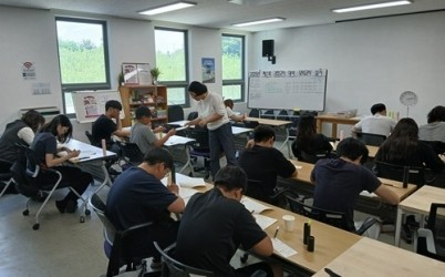 (0808)[청년정책과]남양주시 학교밖청소년지원센터와 함께 멘토링으로 검정고시 합격… 검정고시, 혼자 준비하지 않아요!(사진).jpg width: 100%; height : 150px