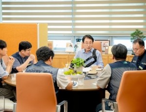 (사진1)조성대 남양주시의회 의장, 민주노총 전국건설노동조합 임원진과 간담회 가져.jpg