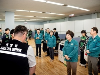 (사진2)남양주시의회, 2025 을지연습 충무종합상황실 찾아 근무자 격려.jpg