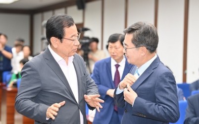 (사진1)이현재 하남시장 “캠프콜번, 규제 풀고 지원해야”…국회토론회서 강조.jpg width: 100%; height : 150px