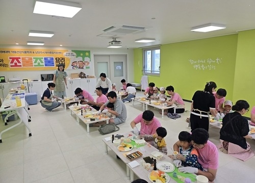 (0909)[보육정책과]남양주시 아빠육아학교 아빠랑 조물조물 진행.jpg