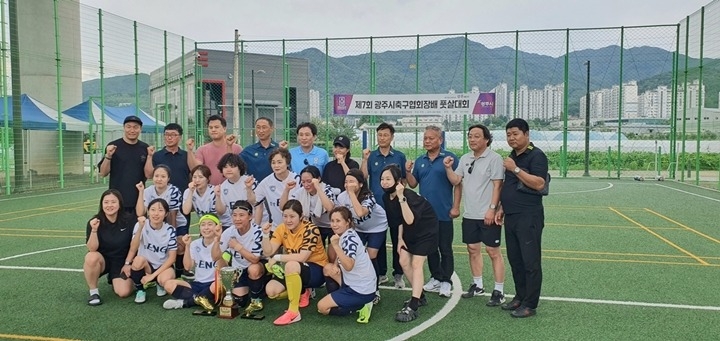 광주시 오포2동축구협회, 제7회 광주시축구협회장배 풋살대회 전 부문 석권 (여성축구단 우승).jpg