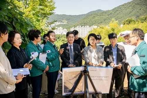 (사진1)남양주시의회 자치행정위원회, 2025년도 공유재산관리계획 심사 대비 현장방문 실시.jpg