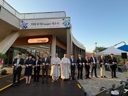 (0925)[장애인복지과]장애인 일자리 새공간… ‘남양주시북부장애인복지관보호작업장’ 카페 휘게 2호점 개소(사진1).jpg