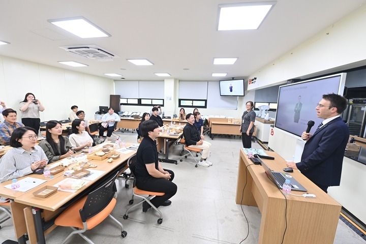 (사진2)하남시 청년들 ㈜베이크플러스에서 현직자에게 취업 노하우 직접 배워.jpg