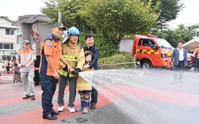 (사진1)하남시, 신장성당 앞 비상소화장치 준공…시민 안전 지킴이 역할 기대.jpg width: 100%; height : 150px