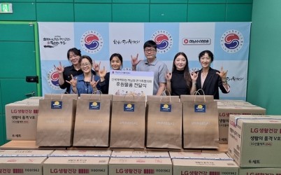 [전달보도자료]신세계백화점스타필드하남점 한가족협의회, 하남시수어통역센터에 추석맞이 후원1.jpg width: 100%; height : 150px