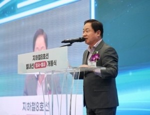 (0926)[홍보담당관]주광덕 남양주시장, 2025 대한민국 지방자치행정대상 수상(사진1).JPG