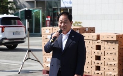 (0926)[복지정책과]남양주시, 추석맞이 나눔행사 개최…경원 등 후원품 전달(사진1).jpg width: 100%; height : 150px