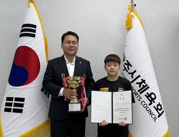 광주시체육회 G-스포츠클럽 이서진 선수, 제74회 회장배 전국 수영대회 최우수 선수상 수상.jpg