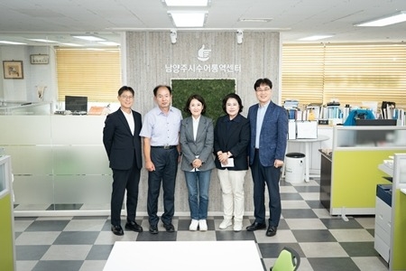 (사진2)남양주시의회 복지환경위원회  남양주시수어통역센터 현장방문 (1).JPG