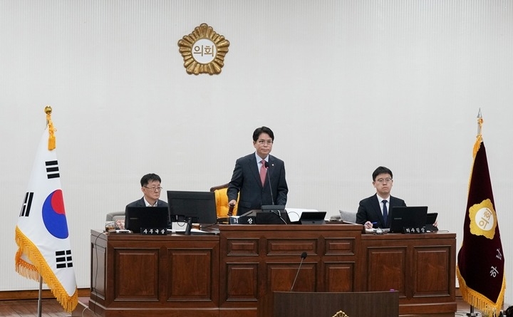 [사진자료] 하남시의회 금광연 의장이 10월 24일 제343회 임시회 제3차 본회의에서 폐회사를 하고 있다.(사진_하남시의회 제공).jpg