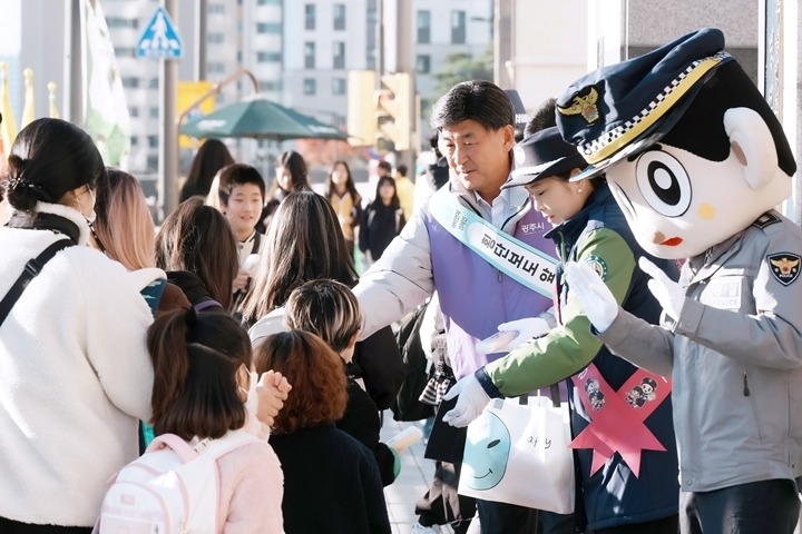 광주시, 어린이 교통사고 예방 위한 ‘학교 순회 교통안전 캠페인’ 실시 (1).jpg