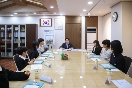 (1028)[시민시장담당관]남양주시, ‘1일 명예시장’ 223명 배출(사진).jpg