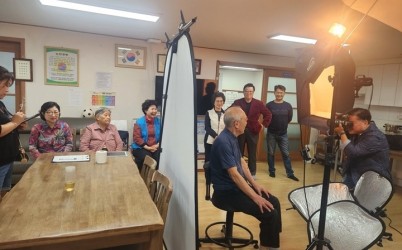 [전달보도자료]하남시 덕풍2동 주민자치회, 주민자치 활성화 사업 ‘장수사진 촬영 행사’ 성황리 마쳐.jpg width: 100%; height : 150px