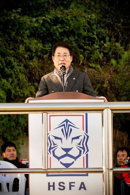 남양주시의회, 화도·수동축구협회장기 축구대회 참석(사진1).jpg