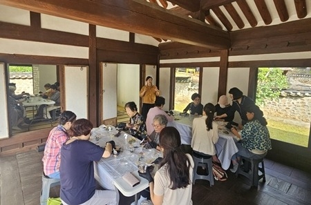 (1103)[문화관광과]남양주궁집, 전통문화 체험공간으로 재탄생…‘화길옹주 태교수업 받는 날’ 성료(사진1).jpg