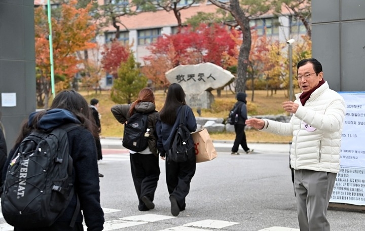 이현재 하남시장, 수능 현장 '따뜻한 격려'... “안전·집…