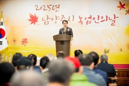 남양주시의회, ‘2025년 남양주시 농업인의 날’기념식 참석(사진1).jpg
