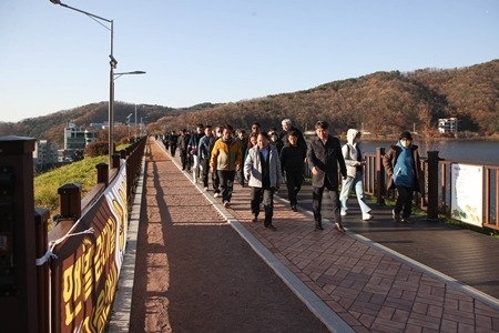 (1117)[정책기획과]남양주시, 시민과 함께 오남읍 도로와 맨발길 로드체킹 추진(사진2).jpg