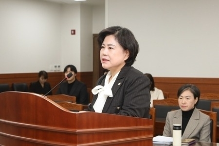 (사진1)남양주시의회 복지환경위원회, 제316회 제2차 정례회 의원발의 조례안 심사.jpg