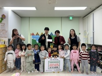 (1103)[복지정책과]남양주시 시립토리어린이집, 시장 놀이 행사 수익금 기부(사진).jpg