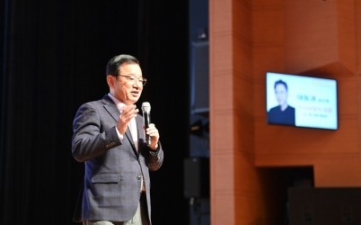 (사진1)하남시, 명사특강 진행…“꾸물거림, 그만!” 하남시민 사로잡은 이동귀 교수의 현실 심리학.jpg width: 100%; height : 150px