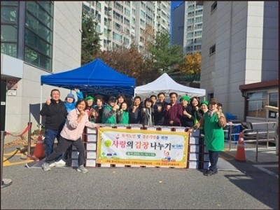 (1117)[호평동 생활자치과]호평동 새마을부녀회, 사랑의 김장 나눔으로 온정 전달(사진).jpg