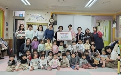 (1118)[별내동 복지지원과]남양주시 별내동 봄샘아이파크어린이집, 아나바다 나눔장터 수익금 기부(사진).jpg width: 100%; height : 150px