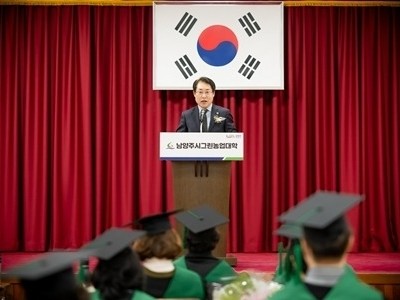 (사진2)남양주시의회, 2025년 남양주시그린농업대학 졸업식 참석.jpg