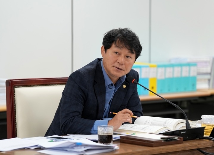 [보도자료사진02]하남시의회 정병용 부의장 하남문화재단 시립합창단 방치 수의계약 위반 강도 높게 질타.jpg