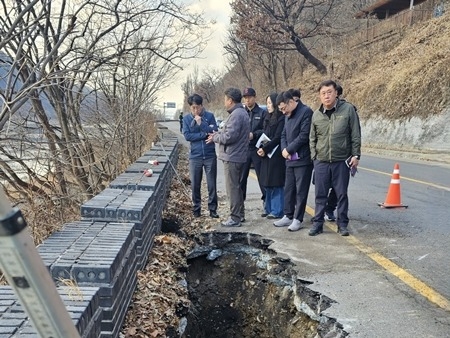 (1211)[도로관리과]남양주시, 지표투과레이더(GPR) 통한 도로 공동현상 선제적 응급보수 공사 실시(사진1).jpg