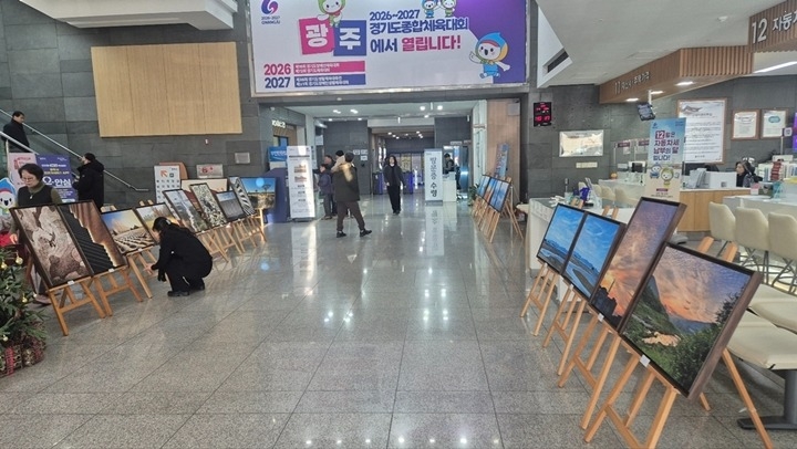 광주여성문화센터, 광주시청 로비서 여행사진작가반 수료 기념 …