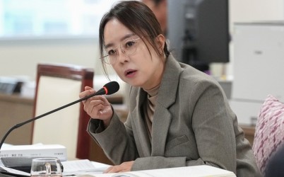[사진자료] 하남시의회 오지연 의원이 11월 27일 진행된 하남문화재단 행정사무감사에서 하남시립합창단 운영 전반을 조목조목 짚으며 개선~.jpg width: 100%; height : 150px
