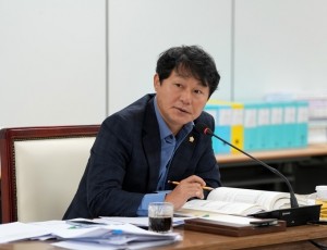 [보도자료사진02]하남시의회 정병용 부의장 하남문화재단 시립합창단 방치 수의계약 위반 강도 높게 질타.jpg