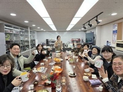 (1202)[남양주보건소 건강증진과]남양주시 치매안심센터, 치매환자가족이 직접 만들어 함께 체험하는 프로그램 큰 호응(사진1).jpg