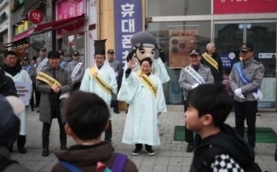 (1210)[다산2동]남양주시 다산2동에서 펼쳐진 민·관·경·학 아동 안전 캠페인(사진1).jpg width: 100%; height : 150px