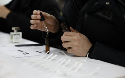 image01.jpg width: 100%; height : 150px