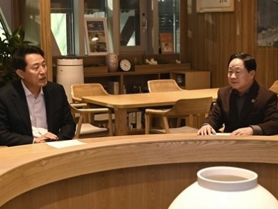 (1218)[교통정책과]별내선 감차 없이 현행 유지 결정…남양주시 신속 요청에 서울시 화답(좌 오세훈 시장, 우 주광덕 시장).jpeg