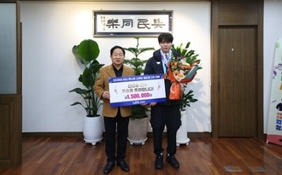 (1219)[체육과]남양주시, ISU 주니어 스피드 월드컵 우승 신선웅 선수 포상금 전달(사진1).jpg width: 100%; height : 150px