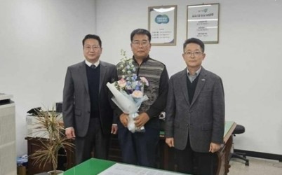 (1230)[건축관리과]남양주시, 국토부 공동주택 우수관리단지 선정 쾌거(더힐포레관계자, 이정주 국장).jpg