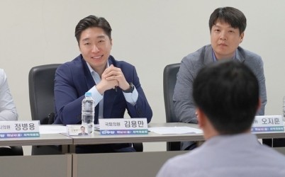 첨부1_김용만국회의원__오지훈_경기도의원.jpg width: 100%; height : 150px